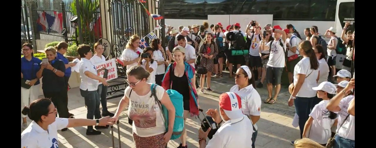 10. VIDEO | LLEGADA DE PEREGRINOS POLACOS AL SANTUARIO NACIONAL